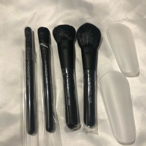 MAC 4 brushes. Brand new. #127SE, #128SE, #234SE, #235SE. Black&White tips